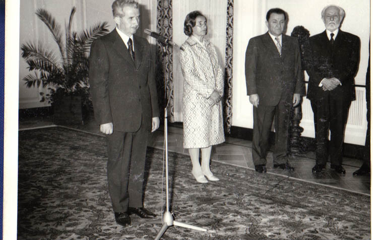 Cuvântul preşedintelui Nicolae Ceauşescu  cu prilejul înmânării din partea căpitanilor regenţi şi a Consiliului Mare şi General al Republicii San Marino, a unei plachete de aur cu efigia şefului statului român, în semn de omagiu pentru activitatea consacrată păcii, dezarmării, securităţii internaţionale, colaborării şi prieteniei între popoarele din întreaga lume. 27.IV.1979.)