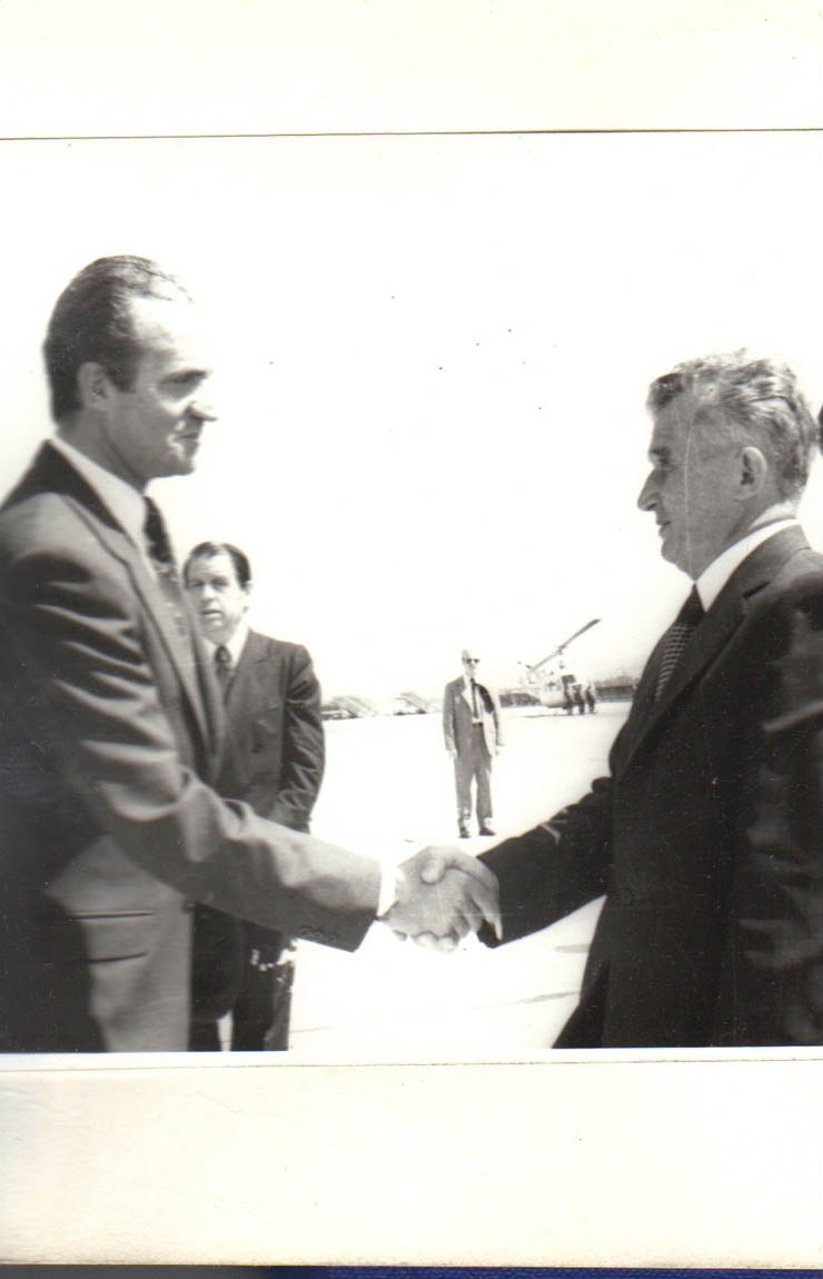 La invitaţia regelui Juan Carlos I şi a reginei Sofia, Nicolae Ceauşescu, împreună cu Elena Ceauşescu, a făcut, în perioada 21-25.V.1979, o vizită de stat în Regatul Spaniei. Aspect de la sosirea la Madrid. (21-25.V.1979).