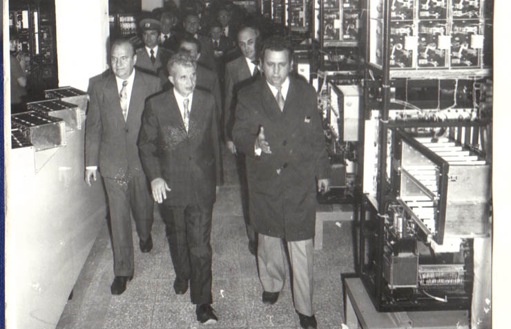 Aspect din timpul vizitei de lucru a preşedintelui Nicolae Ceauşescu la întreprinderea „Electronica” din Capitală.   (31.V.1979).