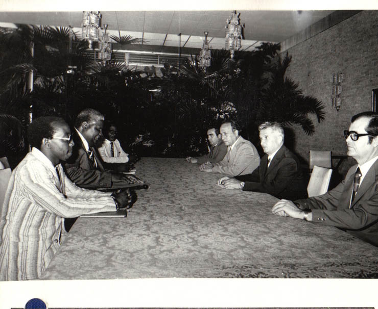 Nicolae Ceauşescu, secretar general al P.C.R, preşedintele R.S.R. a primit pe Joshua Nkomo, preşedintele Uniunii Poporului African Zimbabwe – ZAPU – şi copreşedinte al Frontului Patriotic Zimbabwe, care face o vizită în ţara noastră la invitaţia C.C. al P.C.R .La primire au participat: D-tru Popescu, Ştefan Andrei, D-tru Turcuş şi C-tin Vasiliu. 
(12.VIII.1979).
