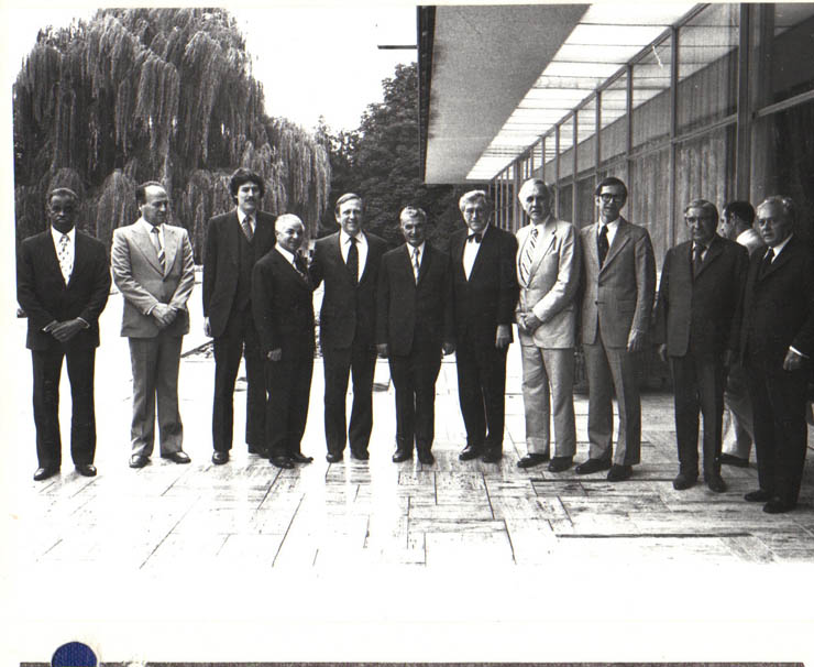 Aspect de la primirea de către preşedintele Nicolae Ceauşescu a delegaţiei de congresmeni americani, condusă de John Stephen Brodemas, lider oraganizatoric al majorităţii democrate din Camera Reprezentaţilor a S.U.A., care efectuează o vizită în România. Au mai participat: Nicolae Giosan, Ştefan Andrei, Mihai Gere, Virgil Teodorescu. (12.VIII.1979