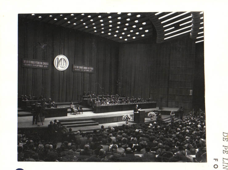 Aspect de la cel de-al X-lea Congres Mondial al Petrolului, ale cărui lucrări s-au desfăşurat în Bucureşti, în sala mare a Palatului Republicii, în perioada 9-14 .IX.1979.  (9-14.IX.1979).