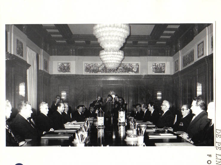 Aspect din timpul convorbirilor ce au avut loc la Palatul Consiliului de Stat între preşedintele Nicolae Ceauşescu şi preşedintele R.S.F. Iugoslavia, Iosip Broz Tito, care, în zilele de 2-4. XI.1979, a întreprins o vizită oficială în ţara noastră.(2-4.XI.1979).