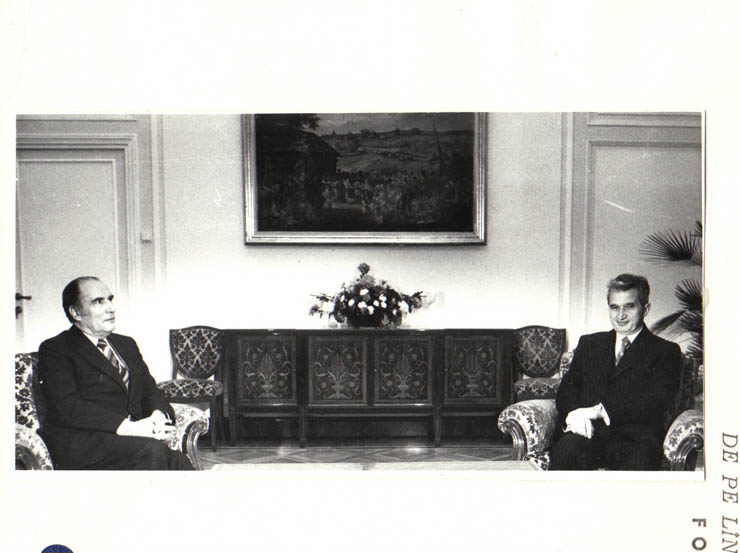 Nicolae Ceauşescu, secretar general al P.C.R., preşedintele R.S.R., a primit pe Francois Mitterand, prim-secretar al P.S. Francez, care a făcut o vizită în ţara noastră. La primire a participat Constantin Dăscălescu, secretar al C.C. al P.C.R. (9.XI.1979).