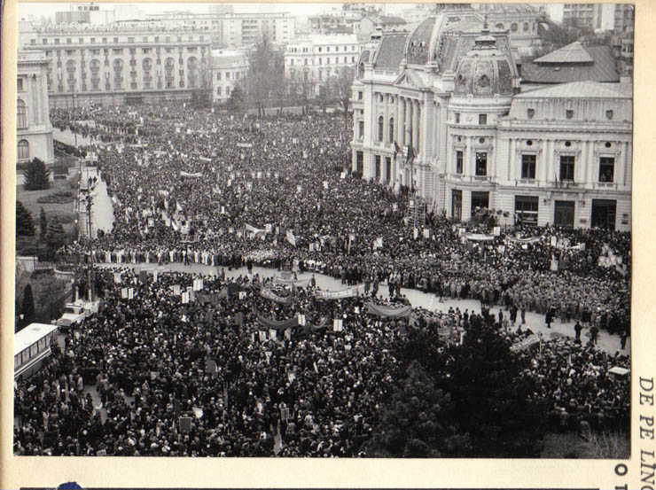 Aspect de la marea manifestaţie populară ce a avut loc în Piaţa Republicii cu prilejul încheierii lucrărilor celui de-al XII-lea Congres al P.C.R. (23.XI.). (19-23.XI.1979).