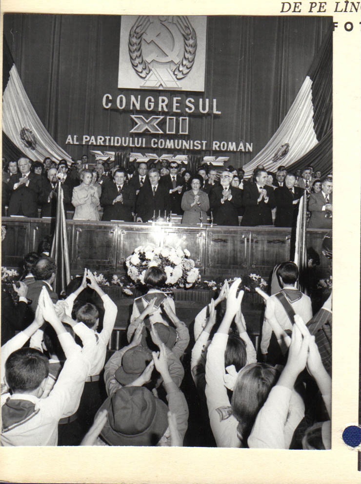Aspect din timpul lucrărilor Congresului al XII-lea al P.C.R. Omagiul celei mai tinere generaţii adresat Congresului. (19-23.XI.1979).