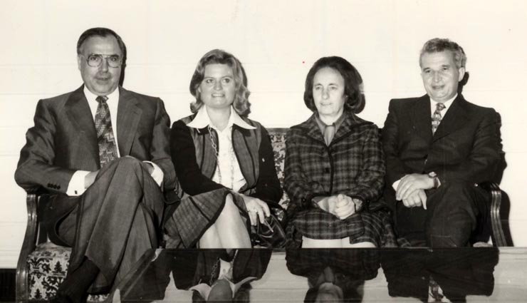 Primirea la Nicolae ceauşescu a dr. Helmut Kohl, preşedintele Uniunii creştin-democrate din R. F. Germania. În fotografie mai apar: Elena Ceuşescu şi soţia lui Kohl. (8 iunie 1976)