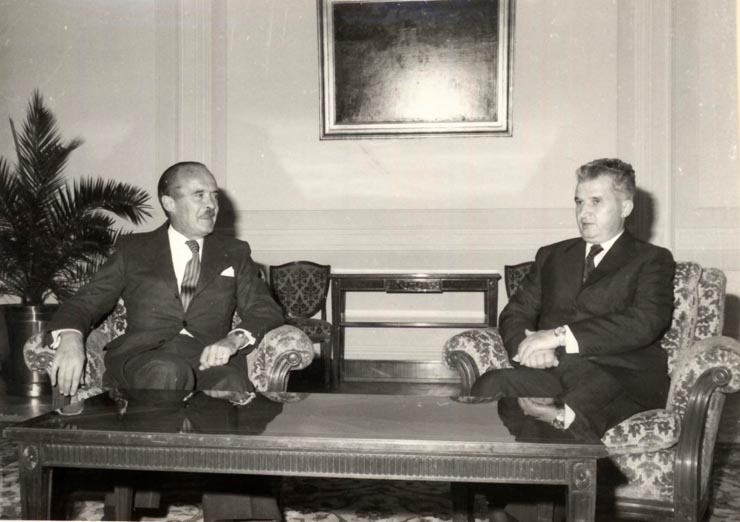 Primirea de către Nicolae Ceauşescu a ministrului afacerilor externe al Franţei, Jean Sauvagnarques. Au mai participat: George Macovescu, Constantin Flitan – ambasadorul României la Paris şi Raoul Delaye – ambasadorul Franţei la Bucureşti. (10 iunie 1976)