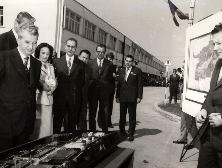 Vizita de lucru a lui Nicolae Ceauşescu, a Elenei Ceauşescu şi a altor conducători de partid şi de stat la Cluj-Napoca: platforma industrială. (18 iunie 1976)
