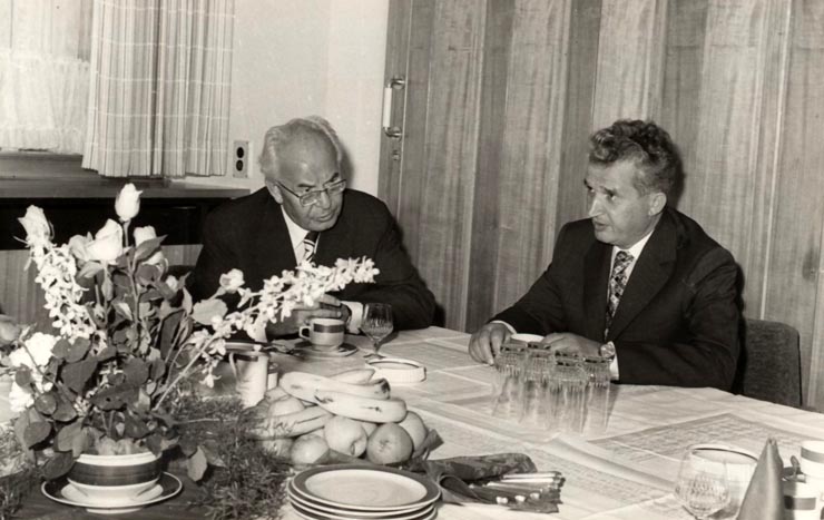 Cu prilejul Conferinţei de la Berlin a partidelor comuniste şi muncitoreşti din Europa, Nicolae Ceauşescu s-a întâlnit cu Gustav Husak, secretar general al C.C. al P.C.C. (28-30 iunie 1976)