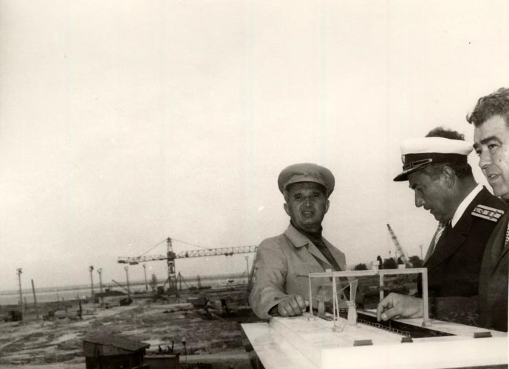 Vizita de lucru a preşedintelui Nicolae Ceauşescu, a altor conducători de partid şi de stat, în judeţul Constanţa. Vizita la Şantierul Naval din Mangalia. (9 iulie 1976)