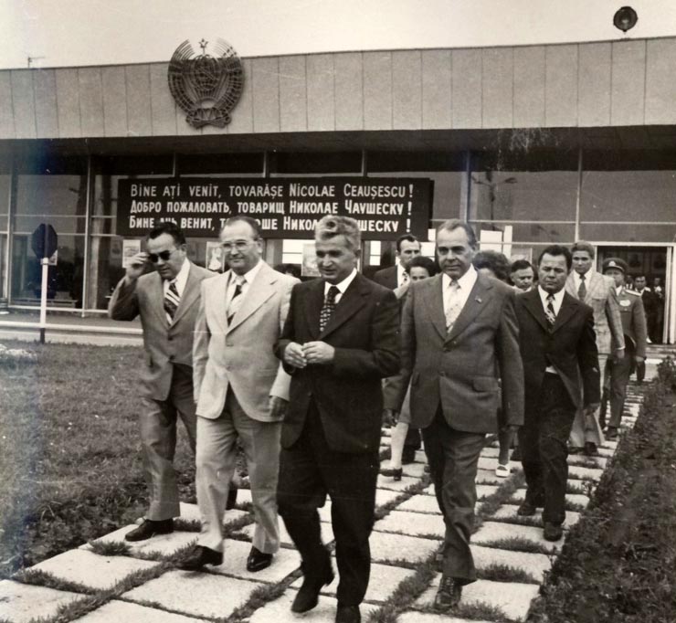 La invitaţia C.C. al P.C.u.S. de a petrece o parte din concediul de odihnă în Uniunea Sovietică, Nicolae Ceauşescu împreună cu Elena Ceauşescu, a sosit la Chişinău în cadrul unei vizite de prietenie în R.S.S. Moldovenească. Este însoţit în această vizită de Ştefan Andrei, Nicu Ceauşescu şi Constantin Mitea. (2-12 august 1976)