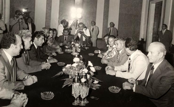 Aflat în Uniunea Sovietică, la invitaţia C.C. al P.C.U.S. pentru a-şi petrece o parte din concediul de odihnă, Nicolae Ceauşesc împreună cu Elena Ceauşescu şi persoanele care îl însoţesc, au făcut o vizită de prietenie în R.S.S. Armeană. Aspect din timpul convorbirilor. (2-12 august 1976)