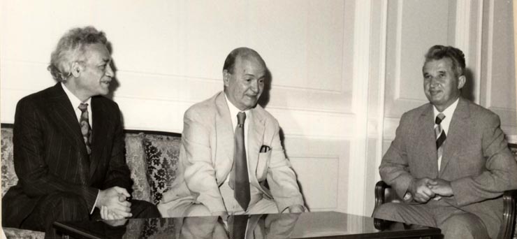 Nicolae Ceauşescu a primit pe Ilias Iliou, preşedintele Uniunii Democratice de Stânga – E.D.A. – din Grecia, şi Manolis Glezos, membru al Comitetului Politic şi al Comitetului Executiv al conducerii E.D.A., care se află în ţara noastră la invitaţia C.C. al P.C.R. (17 august 1976)