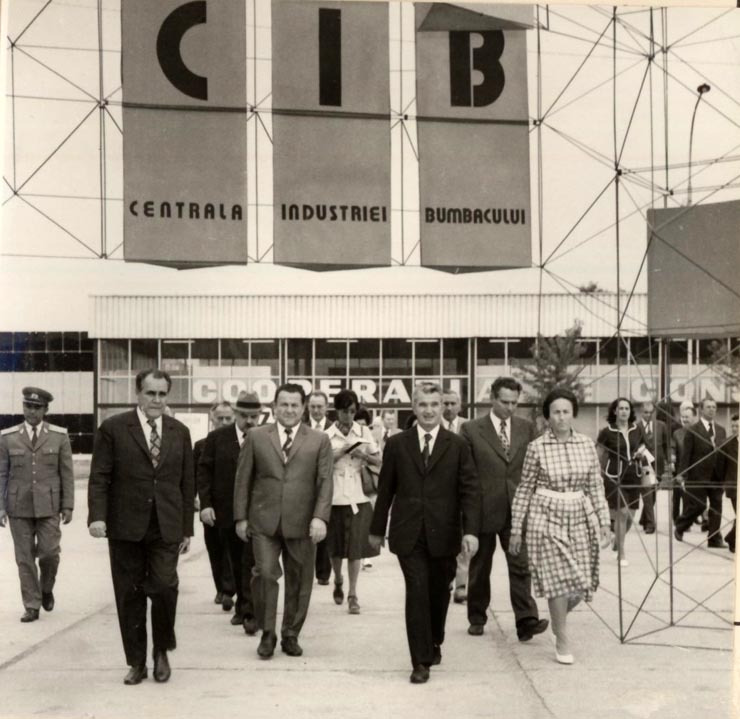 Nicolae Ceauşescu, Elena Ceauşescu, alţi conducători de partid şi de stat au vizitat Târgul de mostre de bunuri de consum din Capitală. (19 august 1976)