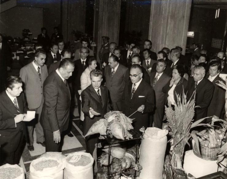 Vizita de lucru a lui Nicolae Ceauşescu cu prilejul deschiderii noului an de învăţământ. La Institutul Agronomic „N. Bălcescu”. (15 septembrie 1976)