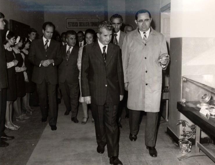 Vizita de lucru a lui Nicolae Ceauşescu cu prilejul deschiderii noului an de învăţământ. La liceul de mecanică 23 August – Bucureşti. (15 septembrie 1976)