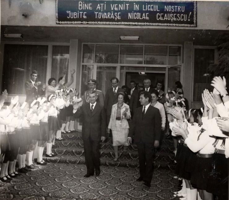 Vizita de lucru a lui Nicolae Ceauşescu  cu prilejul deschiderii noului an de învăţământ. La Grupul şcolar al M.I.U. – Bucureşti. (15 septembrie 1976)