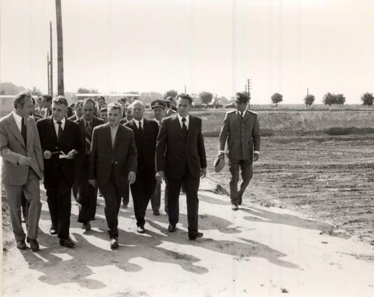 Vizita de lucru a preşedintelui Nicolae Ceauşescu, a altor conducători de partid şi de stat, în judeţul Ialomiţa. La Combinatul siderurgic Călăraşi. (16 septembrie 1976)