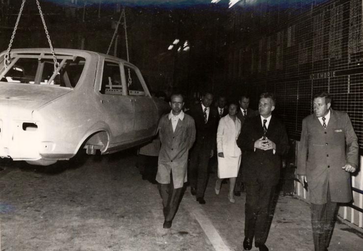 Vizita de lucru a lui Nicolae Ceauşescu în judeţul Argeş. La Întreprinderea de autoturisme Piteşti. (17 septembrie 1976)