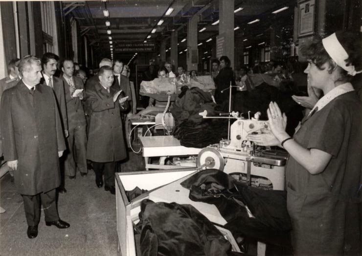 Vizita în România a secretarului general al C.C. al Partidului Popular Revoluţionar Laoţian Kaisone Phomvihane. La Întreprinderea de Confecţii şi Tricotaje Bucureşti. (20-23 septembrie 1976)