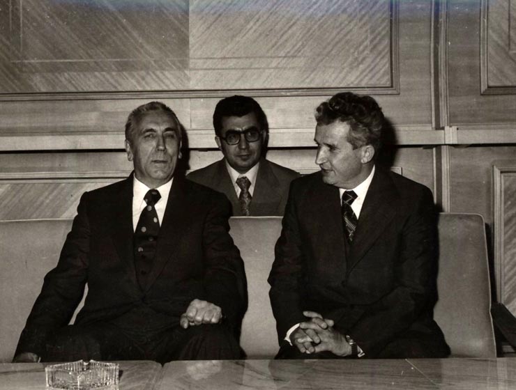 Vizita în ţara noastră a primului secretar al C.C. al P.M.U.P., Edward Gierek. A sosit la Aeroportul Otopeni, plecând apoi la Ploieşti. (7-10 octombrie 1976)
