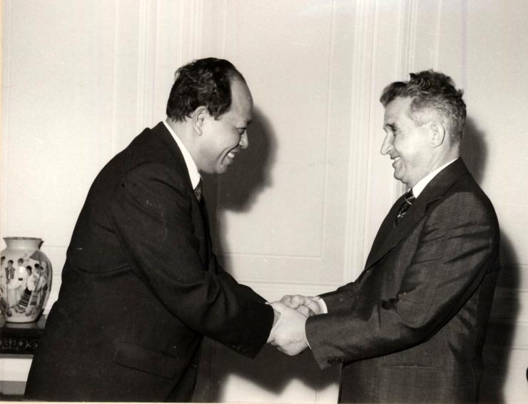 Primirea la Nicolae Ceauşescu a lui Ieng Sary, vice prim-ministru pentru afacerile externe al Guvernului Kampuchiei Democrate. (15 octombrie 1976)