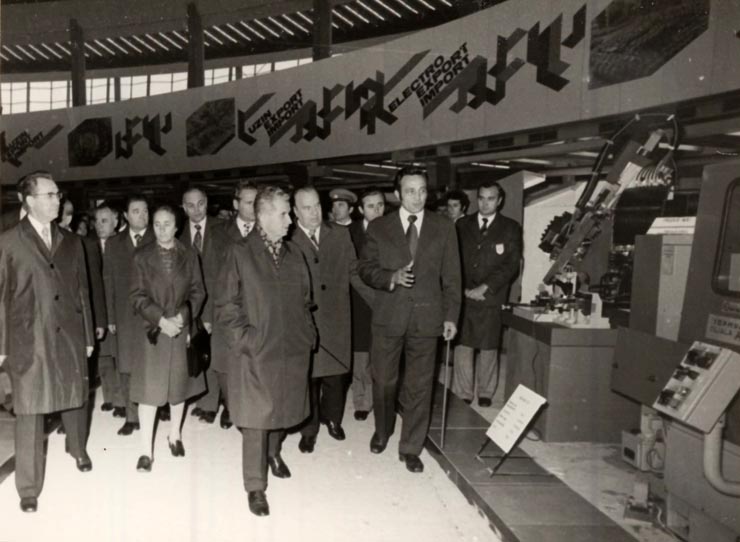 Vizitarea de către Nicolae Ceauşescu, Elena Ceauşescu şi alţi conducători de partid şi de stat a pavilionului exponatelor româneşti din cadrul celei de-a IV-a ediţii a T.I.B. – 1976. (16 octombrie 1976)