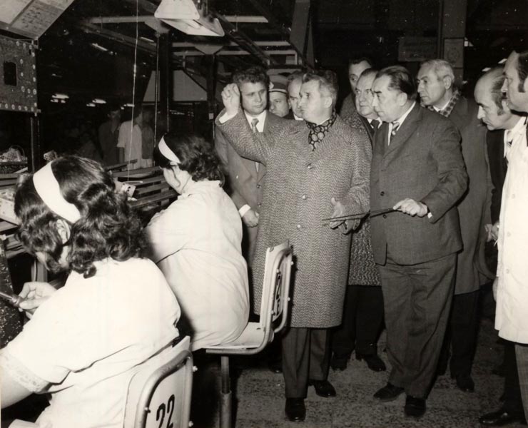Vizita de lucru a lui Nicolae Ceauşescu în Capitală: Piaţa Muncii, cartierul Titan, Întreprinderea „Electronica”, Întreprinderea de cabluri şi materiale electroizolante. (29 octombrie 1976)