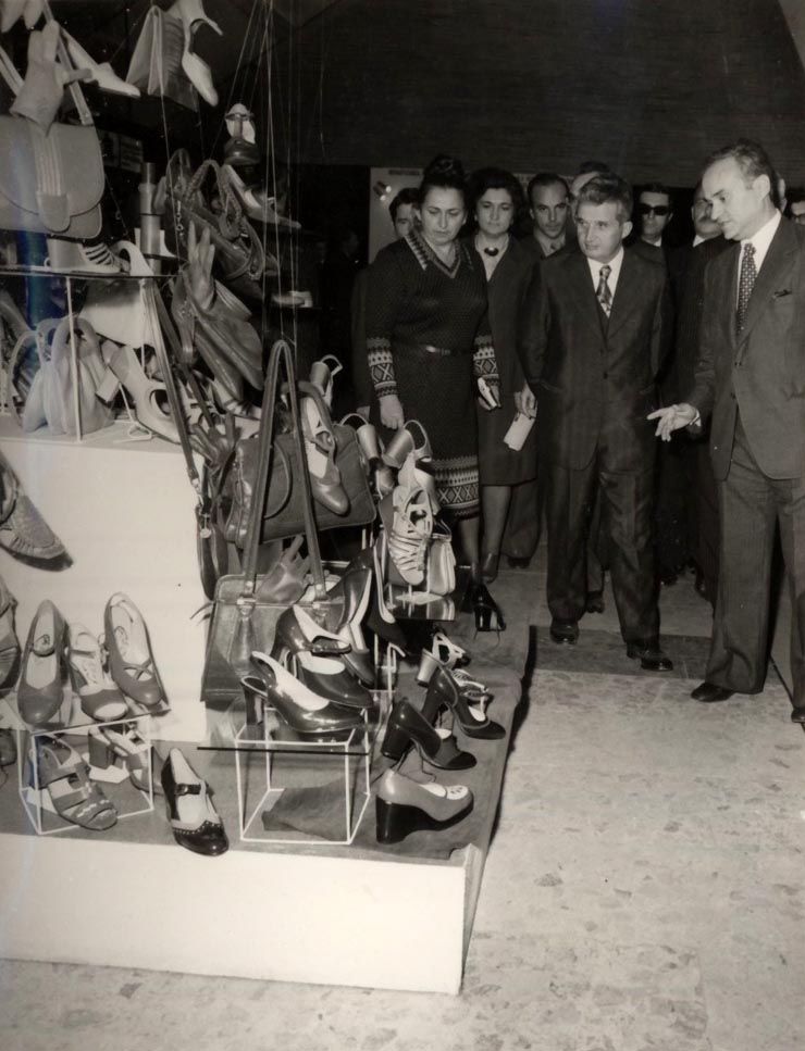 Vizita în capitală a lui Nicolae Ceauşescu, a altor conducători de partid şi de stat, la expoziţia de încălţăminte şi pielărie. (12 noiembrie 1976)