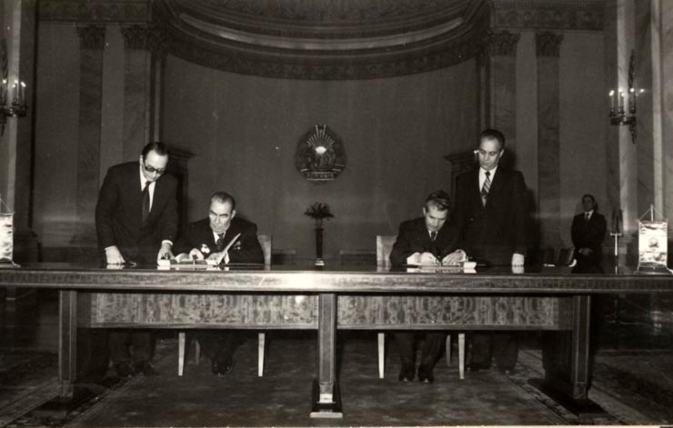 Vizita în România a lui Leonid Ilici Brejnev. Aspect de la semnarea documentelor oficiale. (22-26 noiembrie 1976)