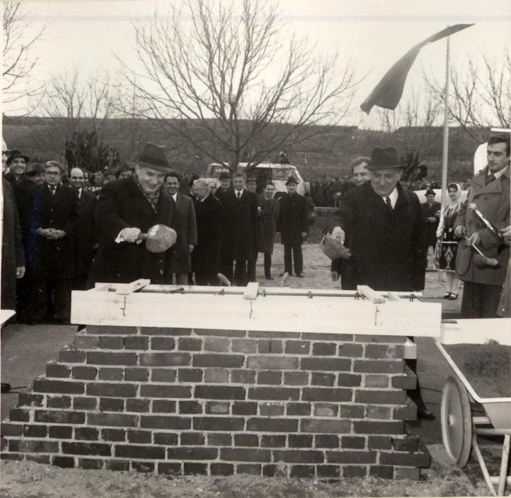 Inaugurarea de către Nicolae Ceauşescu şi todor Jivkov a lucrărilor de construcţii a Întreprinderii comune pentru producerea de maşini şi utilaje grele Giurgiu-Ruse. La Ruse. (10 decembrie 1976)