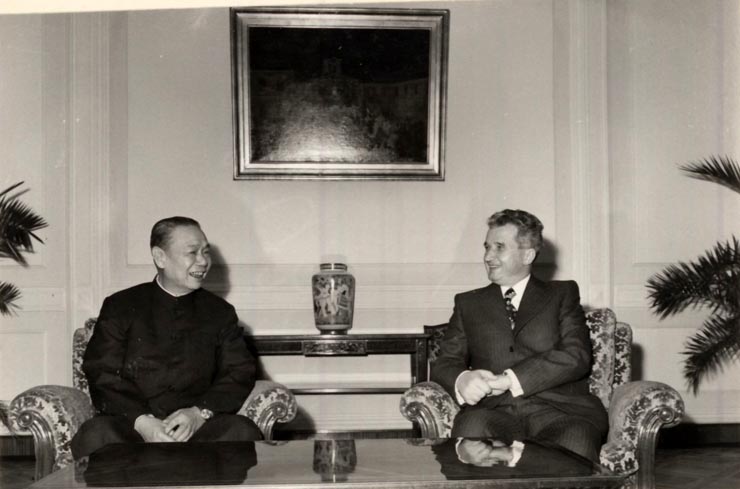 Nicolae Ceauşescu a primit delegaţia de prietenie a poporului chinez, condusă de Ci Pîn-fei, membru al Comitetului Central al Partidului Comunist Chinez, secretar general al Comitetului Permanent al Adunării Naţionale a Reprezentanţilor Populari a R.P. Chineze, care a întreprins o vizită în ţara noastră. (15 decembrie 1976)