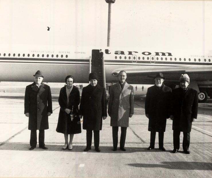 Plecarea la Moscova a lui Nicolae Ceauşescu, pentru a participa la festivităţile prilejuite de împlinirea a 70 de ani de către Leonid Ilici Brejnev, secretar general al C.C. al P.C.U.S. (18 decembrie 1976)