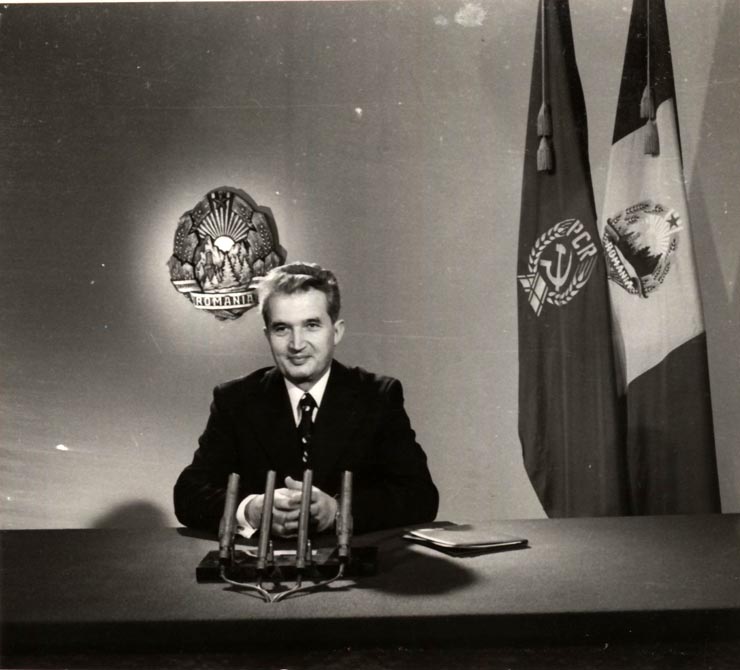 Mesajul de Anul Nou adresat întregului popor, la posturile de radio şi televiziune, de Nicolae Ceauşescu. (31 decembrie 1976)