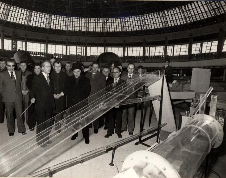 Complexul expoziţional din Piaţa Scânteii. Nicolae ceauşescu a analizat unele aspecte privind creşterea eficientei producţiei şi investiţiilor în unele ramuri ale economiei naţionale. (28 ianuarie 1977)