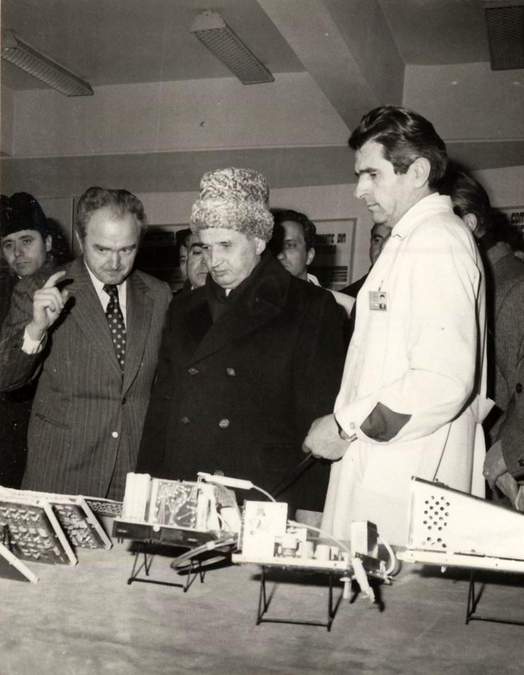 Vizita de lucru a lui Nicolae Ceauşescu la Întreprinderea de piese radio şi semiconductori Băneasa. (2 februarie 1977)