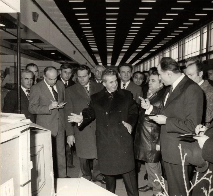 Conducători de partid şi de stat în vizită la Complexul expoziţional din Piaţa Scânteii. (10 februarie 1977)