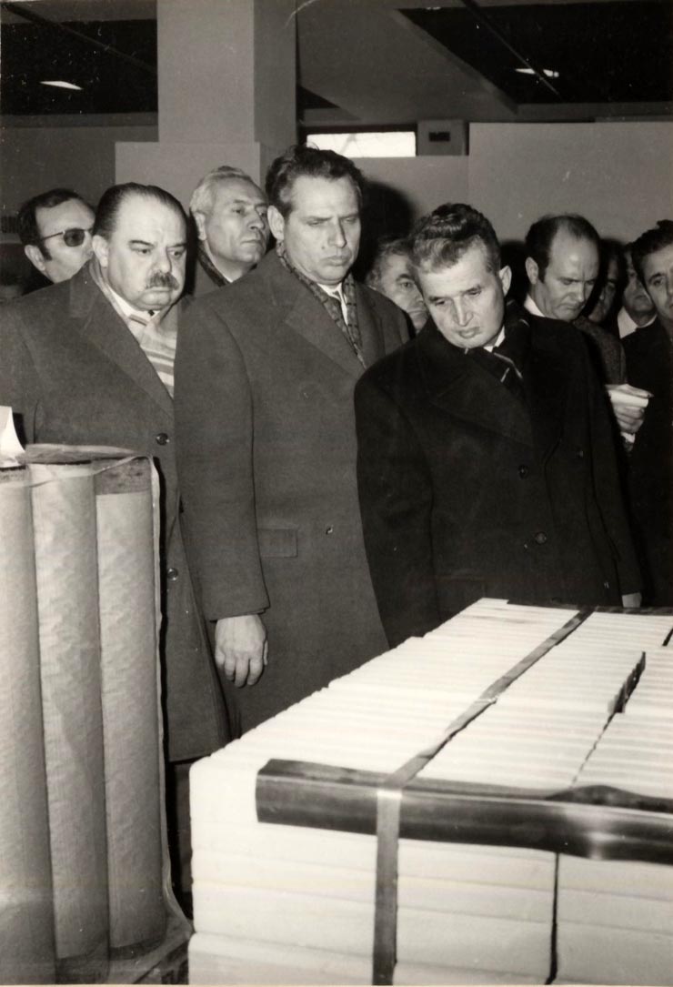 Conducători de partid şi de stat în vizită la Complexul expoziţional din Piaţa Scânteii. (10 februarie 1977)