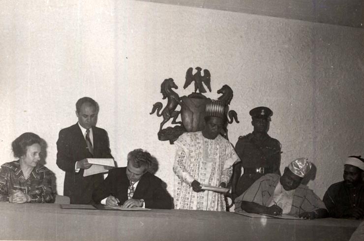 Vizita preşedintelui Nicolae Ceauşescu în republica Federală Nigeria. Aspect de la semnarea documentelor. (2-4 martie 1977)
