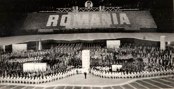 Aspect de la spectacolul dedicat Centenarului Independenţei de Stat a României, ce a avut loc pe stadionul „23 August” din Capitală. (9 mai 1977)