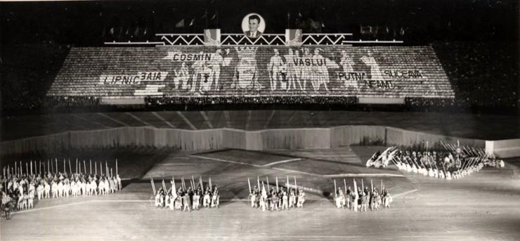 Aspect de la spectacolul dedicat Centenarului Independenţei de Stat a României, ce a avut loc pe stadionul „23 August” din Capitală. (9 mai 1977)