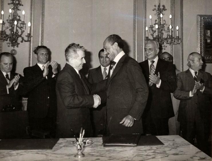 Vizita oficială de prietenie a preşedintelui Nicolae ceauşescu în R. A. Egipt, la invitaţia preşedintelui Mohamed Anwar El Sadat. După semnarea documentelor. (11-13 mai 1977)