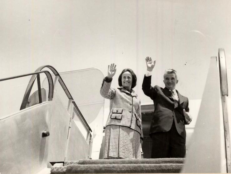 Vizita oficială de prietenie a preşedintelui Nicolae Ceauşescu, a Elenei Ceauşescu în Republica Arabă Egipt. Plecarea din Cairo. (11-13 mai 1977)