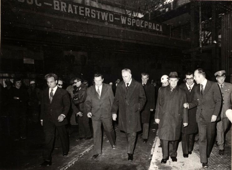Vizita oficială de prietenie în R. P. Polonă a delegaţiei de partid şi de stat, condusă de preşedintele Nicolae Ceauşescu, la invitaţia lui Edward Gierrek. La Combinatul siderurgic Huta-Katowice. (17-19 mai 1977)