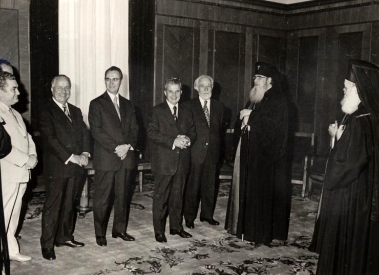 Preşedintele republicii, Nicolae Ceauşescu, a primit pe Justin Moisescu, patriarhul Bisericii Ortodoxe Române, cu prilejul desemnării şi investirii sale în fruntea Bisericii Ortodoxe Române. (18 iunie 1977)