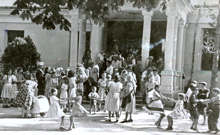 Sala cinematografului sătesc din Păuleşti – Baia Mare. (1952)