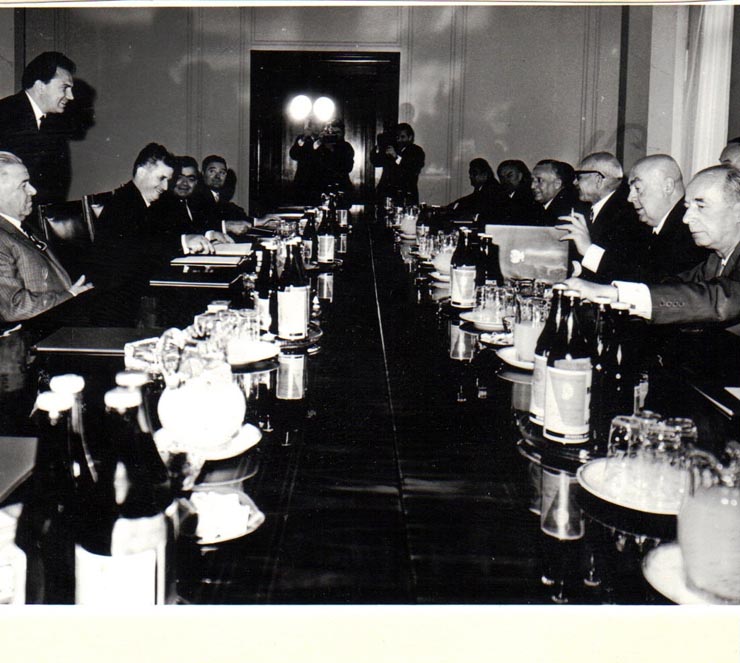Aspect din timpul convorbirilor oficiale dintre delegaţia de partid şi guvernamentală condusă de Nicolae Ceauşescu şi delegaţia de partid şi guvernamentală condusă de Wladyslaw Gomulka, care a avut loc în clădirea C.C. a P.M.U.P. din Varşovia. (20 mai 1969).