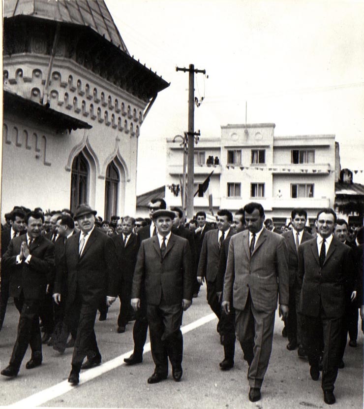 Nicolae Ceauşescu şi alţi conducători de partid şi de stat efectuează o vizită de lucru la Târgovişte.  (iulie 1969).