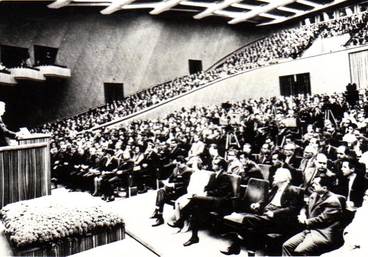 Nicolae Ceauşescu prezentând raportul C.C. al P.C.R., la cel de-al X-lea Congres.   (6-12 august 1969).